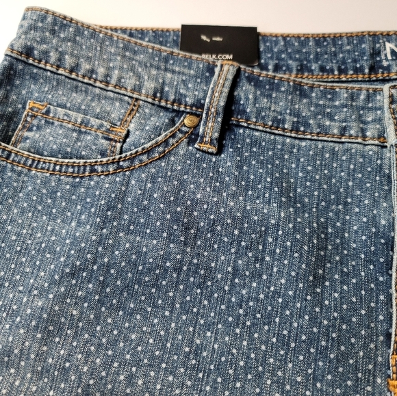 New Directions distressed jeans shorts - Picture 4 of 9